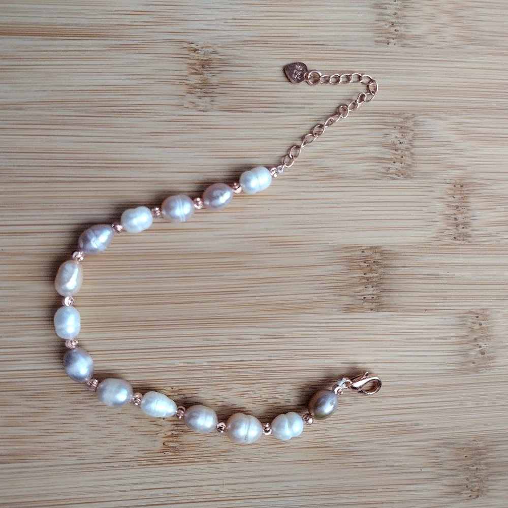 Gold pearl bracelet